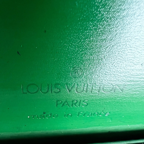 Louis Vuitton Green and Black Epi Clutch. - Picture 5 of 8
